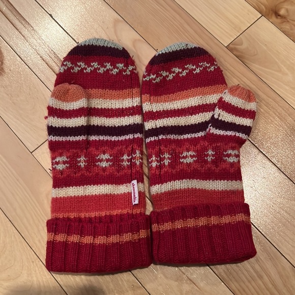 Abercrombie Knit Mittens - Picture 2 of 4